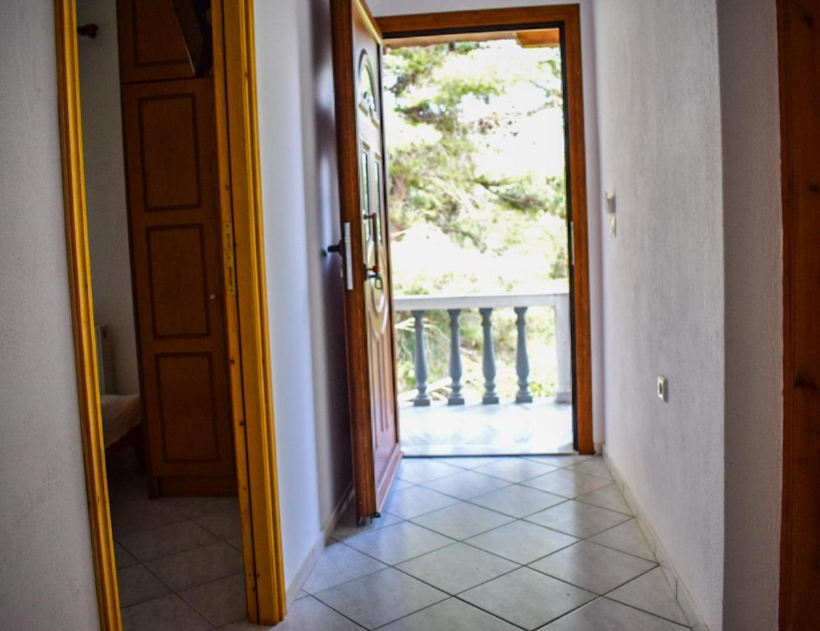 Pine Tree House * Troulos
